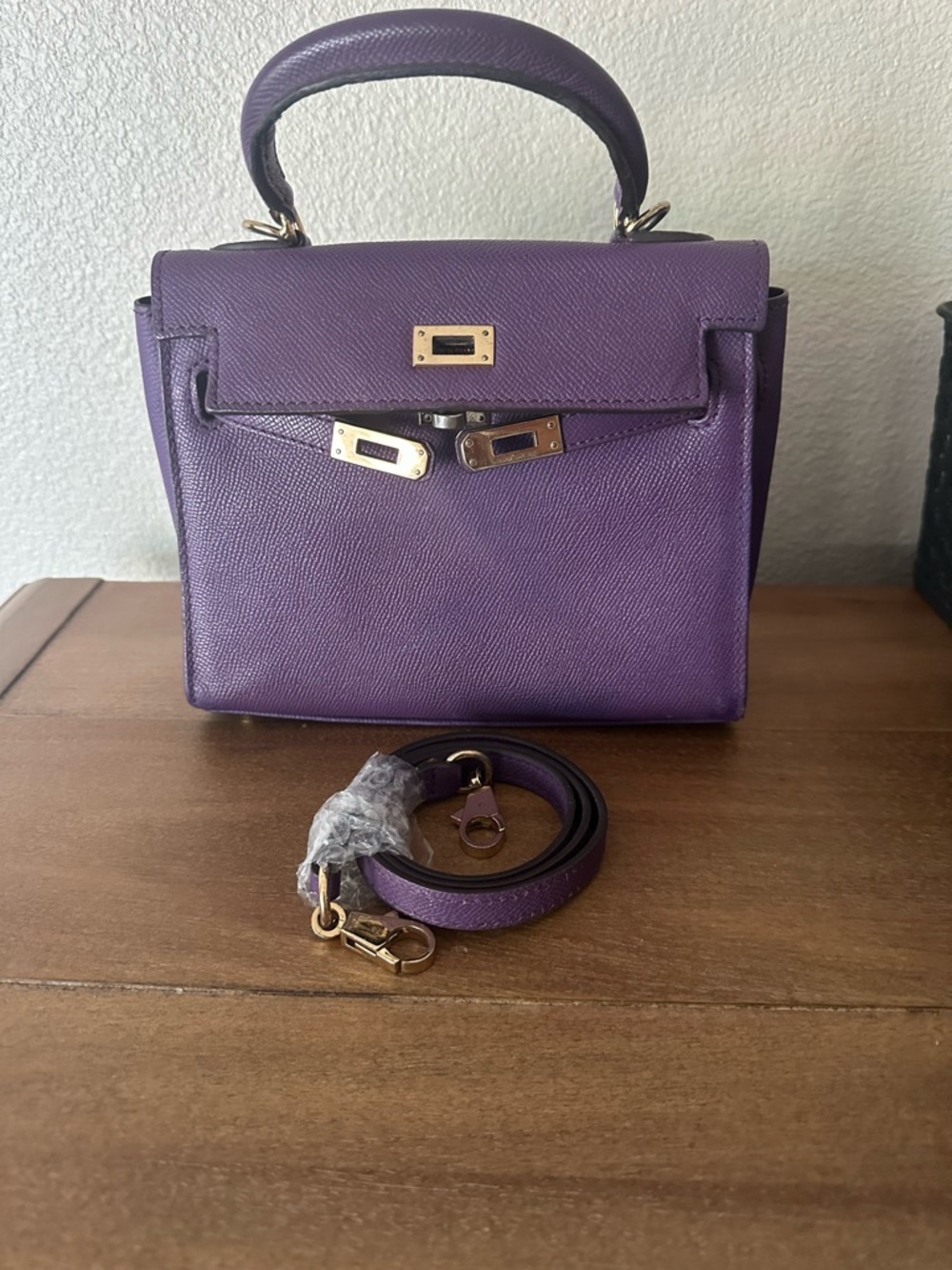 Elegant Purple Handbag - Picture 6 of 8